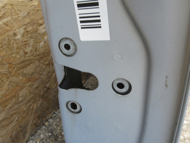 61868 Fiat Stilo 3 ajtós, kék színű jobb oldali ajtó a képen látható sérüléssel 