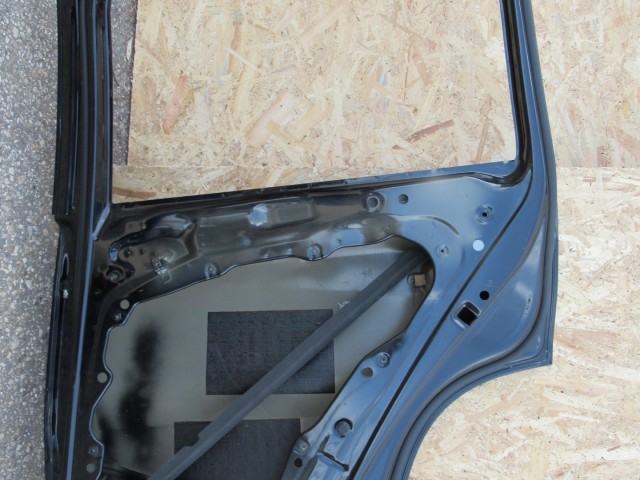 107180 Volkswagen Tiguan jobb hátsó ajtó a képen látható sérülésekkel 5N0833056A
