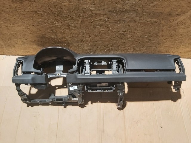 117329 Skoda Karoq Fekete műszerfalpárna, üvegszilánk karcos!!!