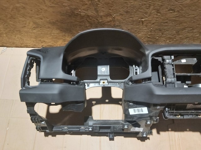 117329 Skoda Karoq Fekete műszerfalpárna, üvegszilánk karcos!!!