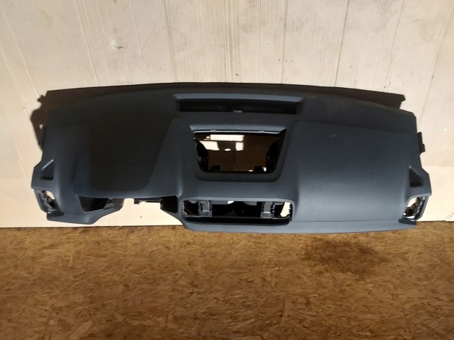 117329 Skoda Karoq Fekete műszerfalpárna, üvegszilánk karcos!!!