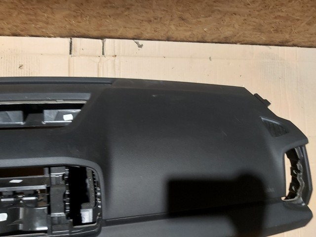 117329 Skoda Karoq Fekete műszerfalpárna, üvegszilánk karcos!!!