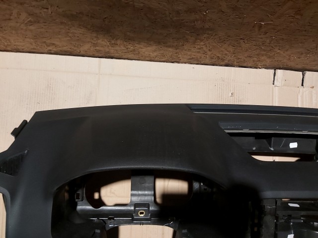 117329 Skoda Karoq Fekete műszerfalpárna, üvegszilánk karcos!!!