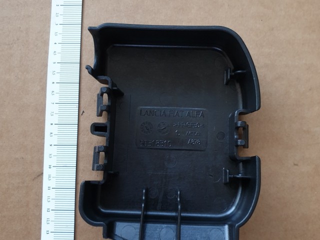 Alfa Romeo Giulietta gyári új, pozitív akkumulátor saru fedél 50518310