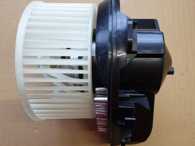 Fiat, Lancia, Citroen, Peugeot utángyártott új, utastér ventilátor 9464242580