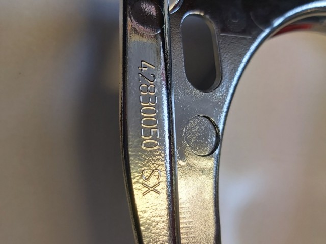 Alfa Romeo 159 Gyári új Bal oldali fényszóró belső króm keret 42830050