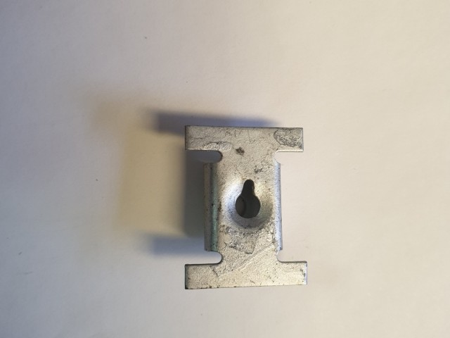 Fiat utángyártott új alsó motorvédő rögzítő lemezanya 51747309  (10db-os kiszerelés)