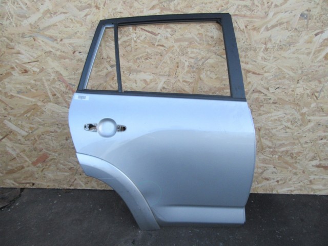 121857 Toyota Rav 4 2006-2013 jobb hátsó ajtó a képen látható sérüléssel