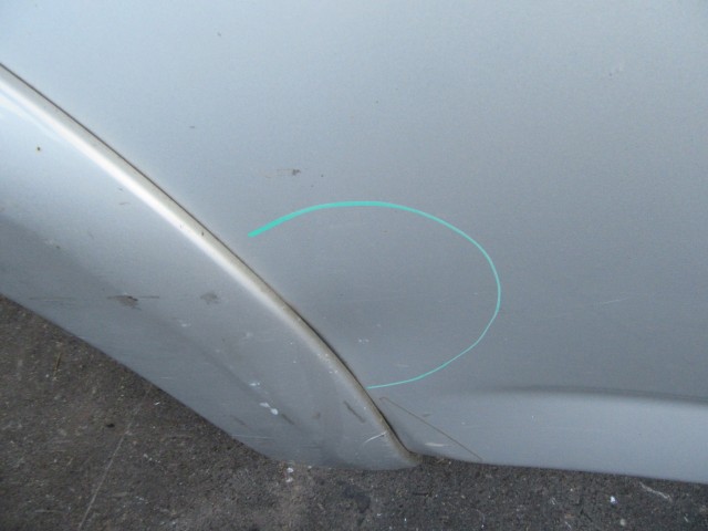 121857 Toyota Rav 4 2006-2013 jobb hátsó ajtó a képen látható sérüléssel