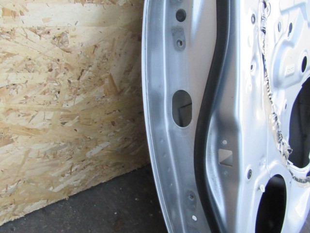 121857 Toyota Rav 4 2006-2013 jobb hátsó ajtó a képen látható sérüléssel