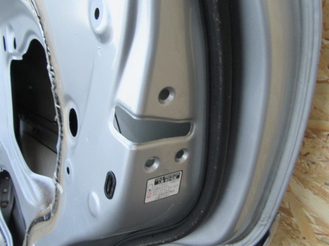 121857 Toyota Rav 4 2006-2013 jobb hátsó ajtó a képen látható sérüléssel