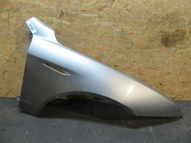 121937 Alfa Romeo 159, Brera, Spider jobb első sárvédő a képen látható sérüléssel 60688211