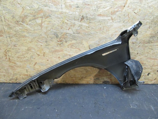 121937 Alfa Romeo 159, Brera, Spider jobb első sárvédő a képen látható sérüléssel 60688211