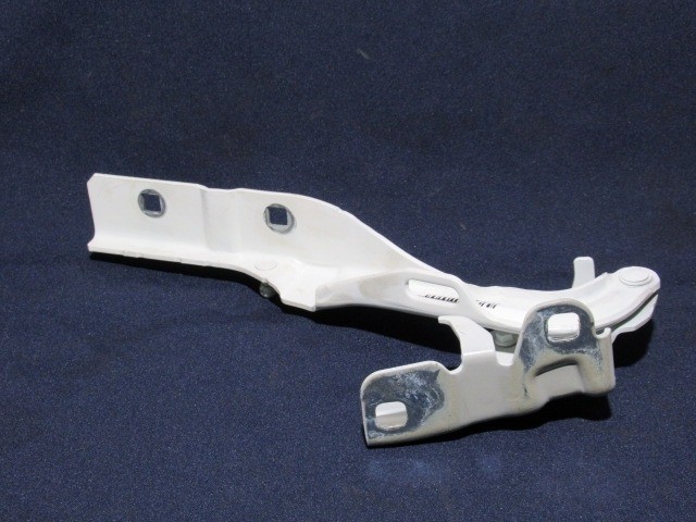 125347 Alfa Romeo Giulietta 2010-2020 fehér színű jobb oldali motorháztető zsanér 50519480