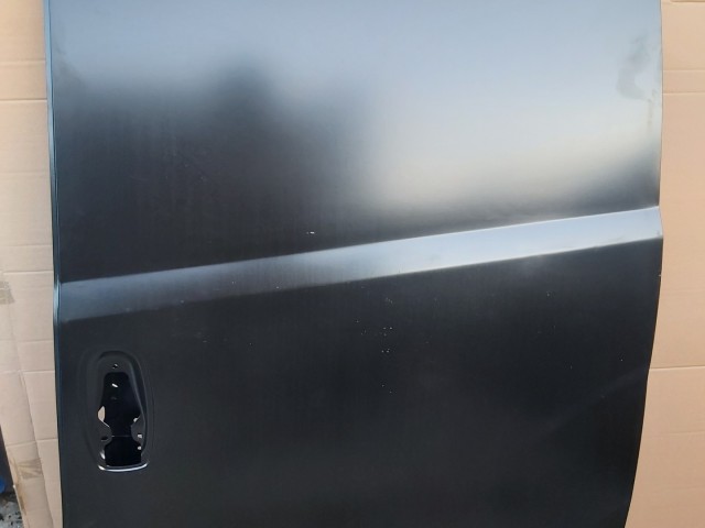 52412 Fiat Doblo III.-IV. gyári új baloldali tolóajtó a képen látható sérüléssel! 51930333