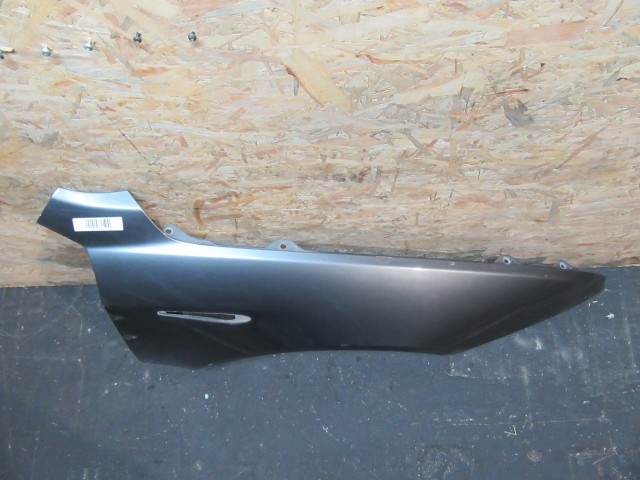 121966 Alfa Romeo 159, Brera, Spider jobb első sárvédő a képen látható sérüléssel 60688211