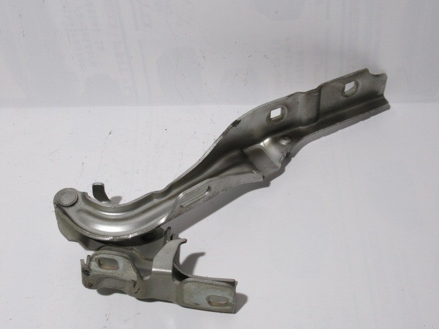 Alfa Romeo Giulietta ezüst színű,bal oldali motorháztető zsanér 50519481