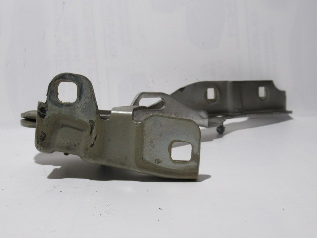 Alfa Romeo Giulietta ezüst színű,bal oldali motorháztető zsanér 50519481