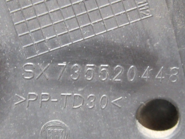 Fiat Panda III. 735520448 számú, bal első díszrács