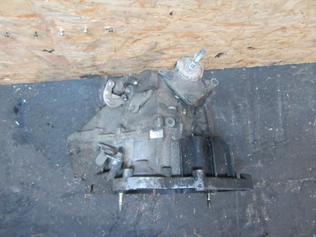 128090 Fiat Stilo 5 sebességes1,9 8v Diesel  115 Le Diesel váltó 