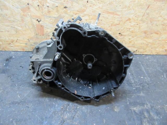 128090 Fiat Stilo 5 sebességes1,9 8v Diesel  115 Le Diesel váltó 