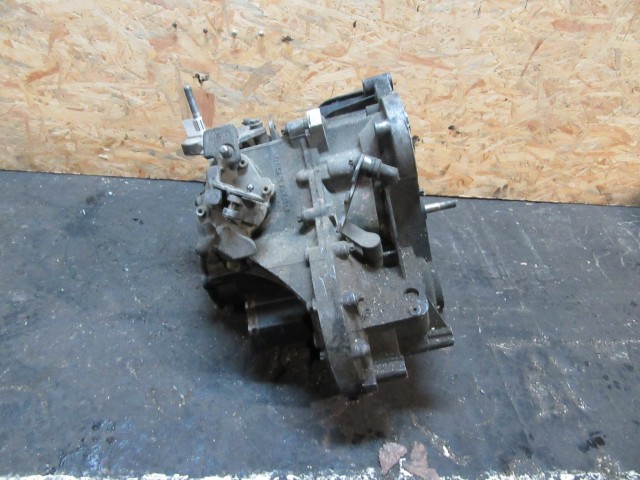 128090 Fiat Stilo 5 sebességes1,9 8v Diesel  115 Le Diesel váltó 