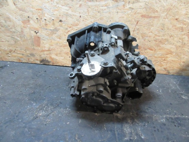 128090 Fiat Stilo 5 sebességes1,9 8v Diesel  115 Le Diesel váltó 