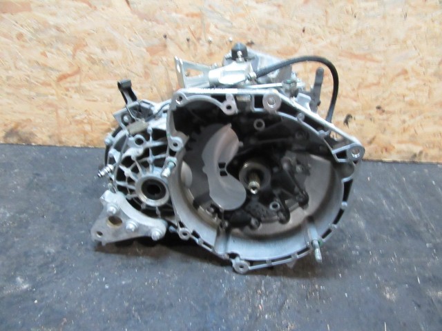 128092 Alfa Romeo Giulietta 1,6 16v Diesel váltó