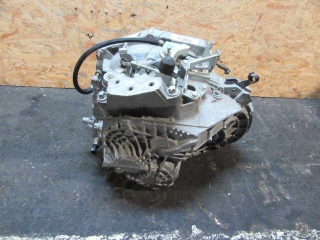 128092 Alfa Romeo Giulietta 1,6 16v Diesel váltó