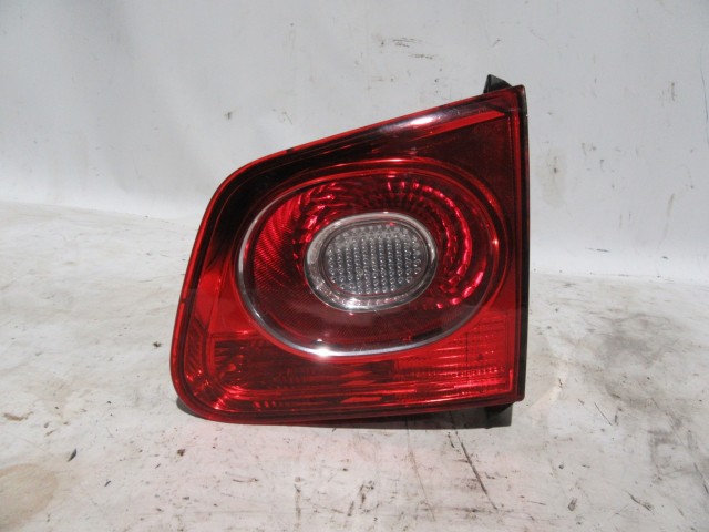 Volkswagen Tiguan jobb hátsó belső lámpa 