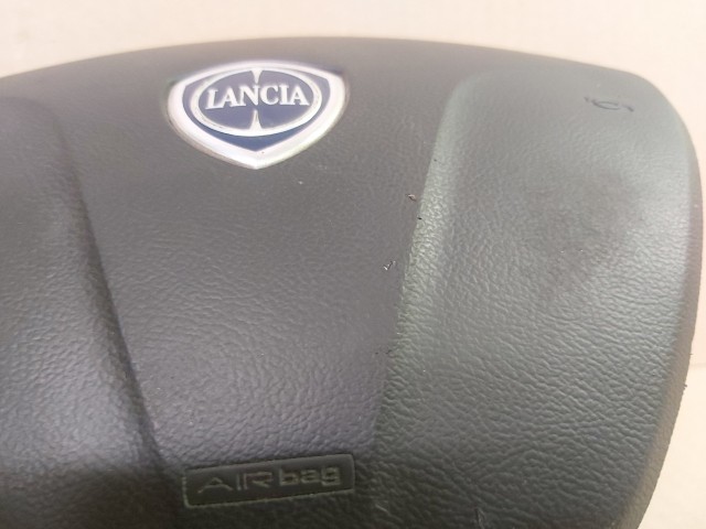 129361 Lancia Delta Kormánylégzsák a képen látható karcokkal 735474035
