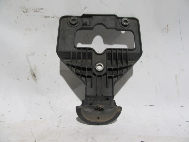 Alfa Romeo 147 46827800 számú embléma tartó