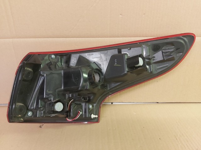 129362 Nissan Qashqai Bal hátsó lámpa a képen látható sérüléssel 22018013