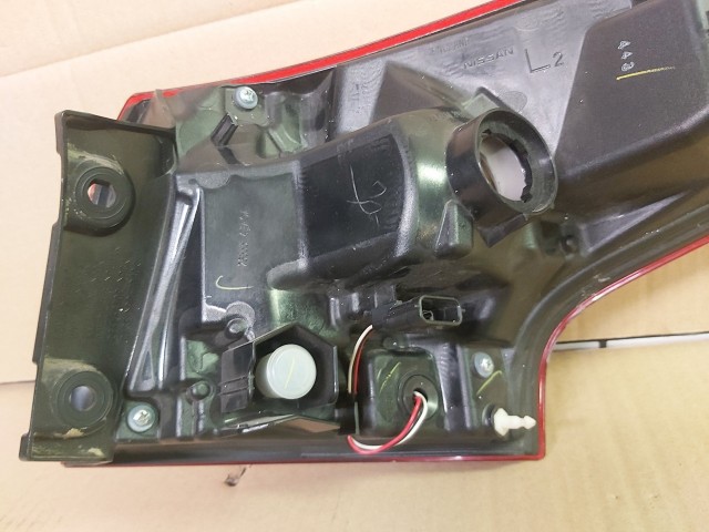 129362 Nissan Qashqai Bal hátsó lámpa a képen látható sérüléssel 22018013