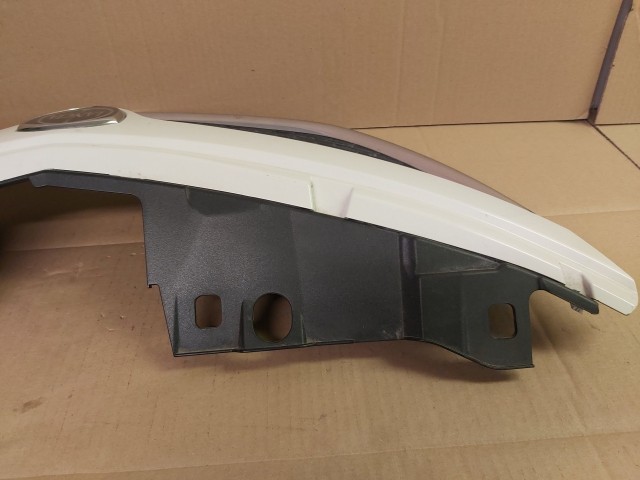 184607 Lancia Ypsilon III. 2015- től gyártott első díszrács 735618647