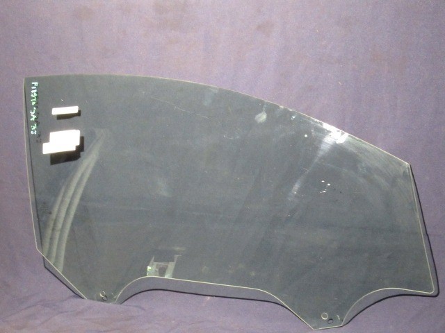 Ford Fiesta 3 ajtós 2008-2013 jobb első lejáró üveg