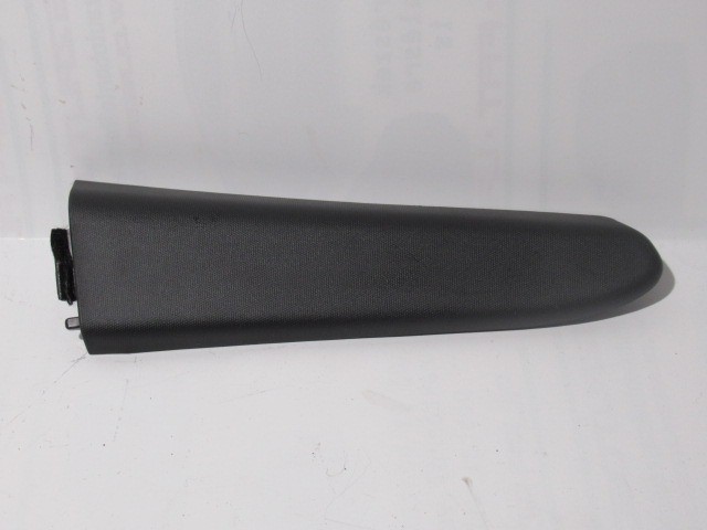 Fiat 500 L jobb hátsó ajtó takaró 