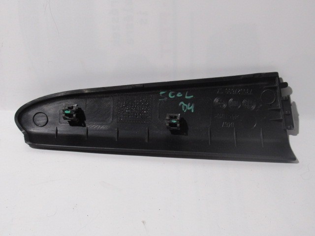 Fiat 500 L bal hátsó ajtó takaró 