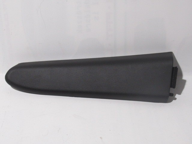 Fiat 500 L bal hátsó ajtó takaró 