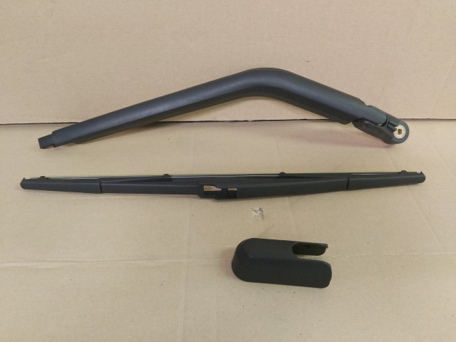 Toyota Yaris I. 1999-2005 (Japan gyártású) utángyártott új hátsó ablaktörlő kar lapáttal