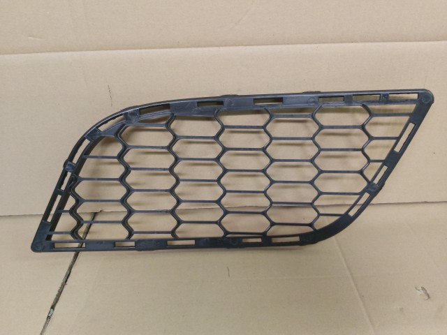 Alfa Romeo Giulietta 2010-2013 utángyártott új jobb első díszrács 156090413