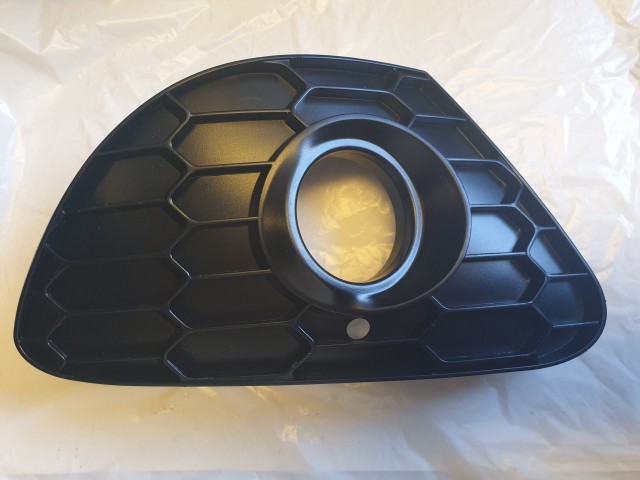 Alfa Romeo Giulietta utángyártott új jobb első ködlámpakeret 156090419