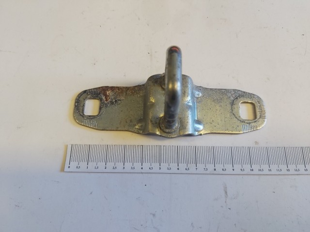 Fiat, Lancia csomagtérajtó zár ellendarab a hátfalon 86311