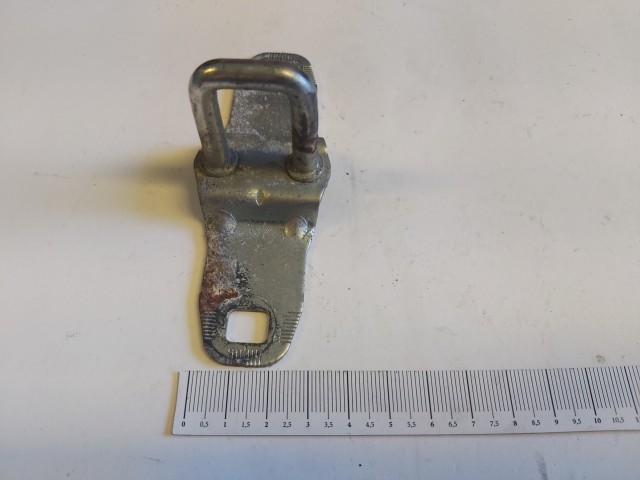 Fiat, Lancia csomagtérajtó zár ellendarab a hátfalon 86311