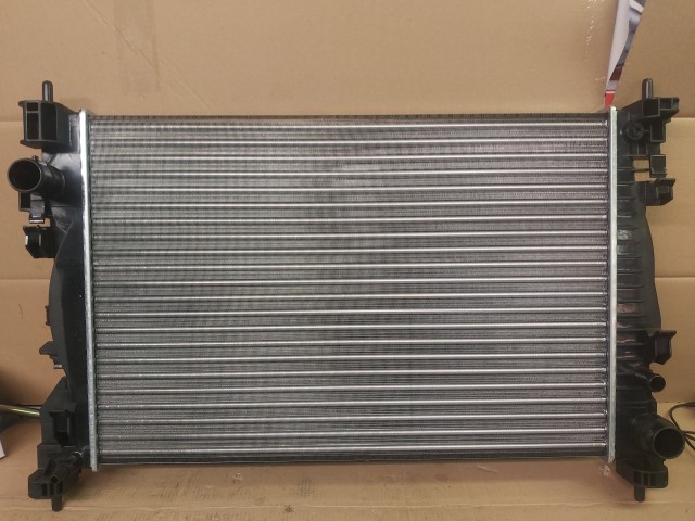 Alfa Romeo Giulietta utángyártott új vízhűtő 