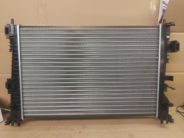 Alfa Romeo Giulietta utángyártott új vízhűtő 