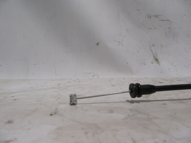 Fiat 500x első ajtó, belső kilincs és a zár közötti bovden 