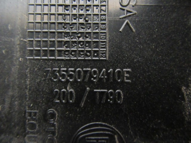 Fiat Doblo III.-IV. jobb hátsó embléma tartó