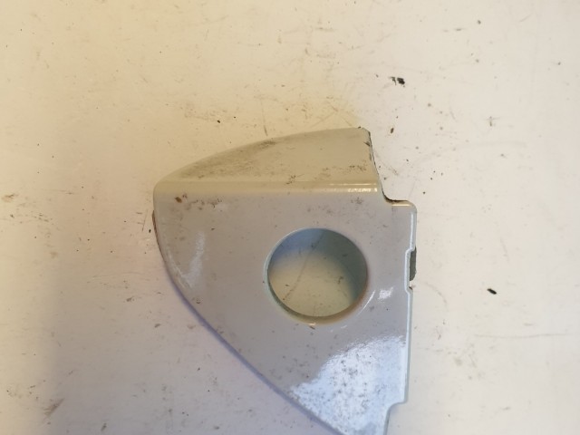 Alfa Romeo 159 fehér színű, bal első zárbetét kupak