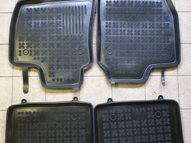 Opel Astra utángyártott új gumiszőnyeg RP-D-200505